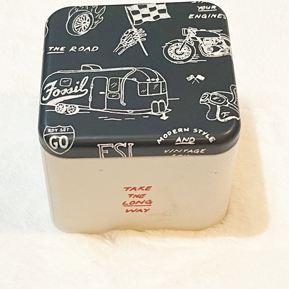 Fossil Retro Take The Long Way Print Watch Tin Storage Container 2019 - Picture 1 of 9